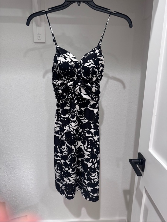 Charlotte Russe Dresses & Skirts - Charlotte Russe Black and White Floral Twist-Front Midi Dress